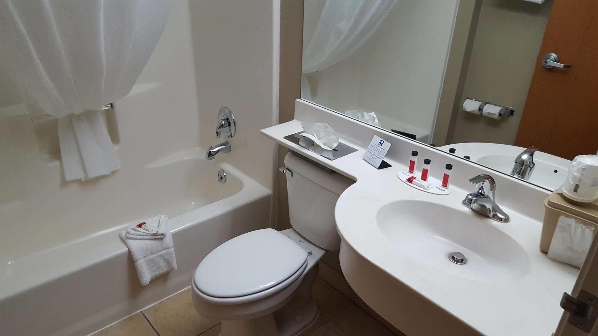 Microtel & By Wyndham Hotel 2*