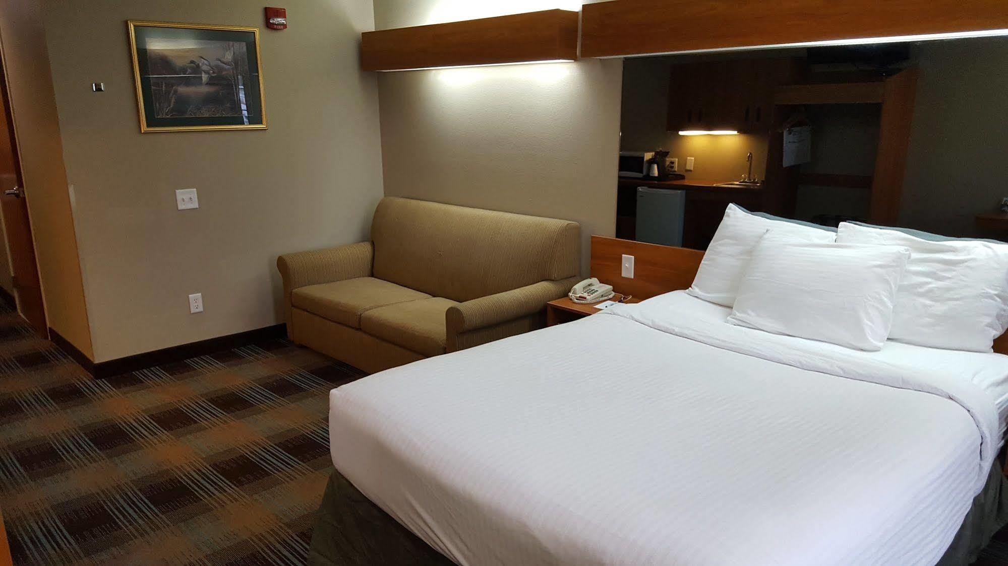 Microtel & By Wyndham Hotel 2*